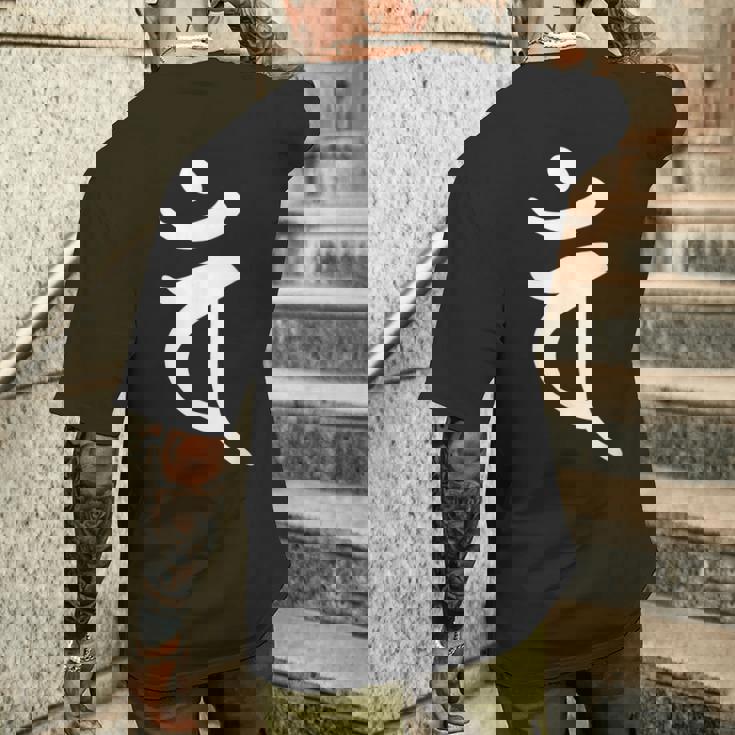 【バン】梵字 未年 申年 干支 守護梵字 大日如来 7月 8月生まれ 守り本尊 手書き 仏教 悉曇文字 古代文字 お寺 メンズTシャツ バックプリント 彼への贈り物