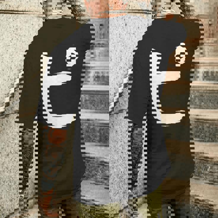 【ピ】カタカナ 一文字 可愛い 日本語 面白い おもしろ ネタ 筆文字 片仮名 五十音 文字 かっこいい ウケ狙い 毛筆 メンズTシャツ バックプリント 彼への贈り物