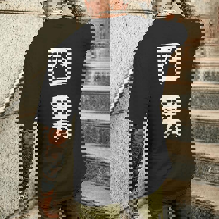 【四男】弟さん 弟 兄弟 親 親子 息子 家族 お揃い ペアルック 家族写真 ギャグ ネタ ウケ狙い 文字 おもしろ メンズTシャツ バックプリント 彼への贈り物