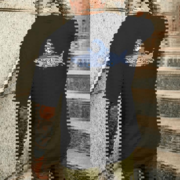 おさかなのくるまを運転するサメ メンズTシャツ バックプリント 彼への贈り物