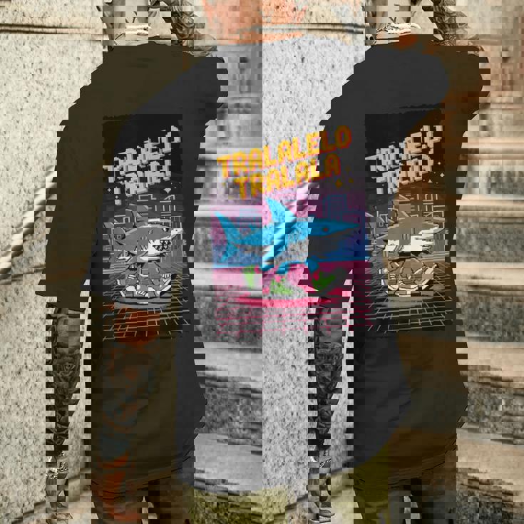 おもしろイタリアンゲーマー ミーム トララレロ トラララ 8ビット シャーク キッズ メンズTシャツ バックプリント 彼への贈り物