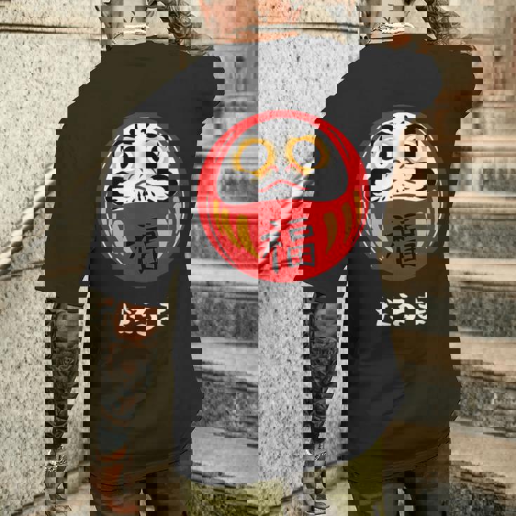 かわいいだるま人形 日本の漢字 かわいいだるま メンズTシャツ バックプリント 彼への贈り物