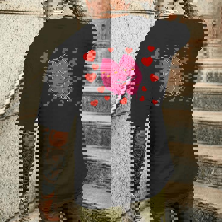 かわいいサツマイモ カップル ハグサツマイモ メンズTシャツ バックプリント 彼への贈り物