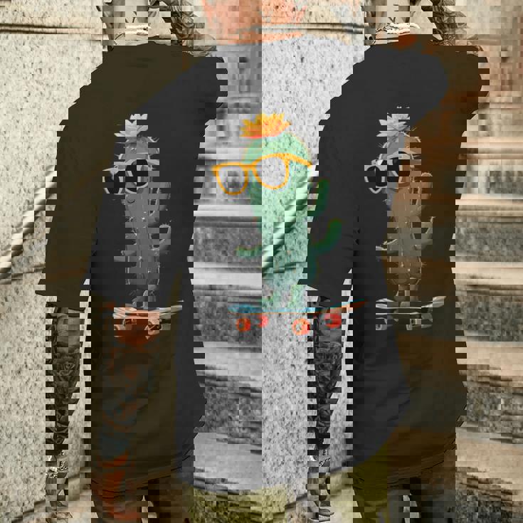 かわいいサボテン スケートボード カッコいい サボテン メンズTシャツ バックプリント 彼への贈り物