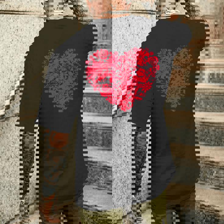 かわいい花赤いハート花のバレンタインデーの愛 メンズTシャツ バックプリント 彼への贈り物