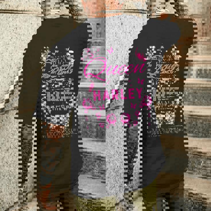 これはハーレーダビッドソンの女王の名前入り誕生日です。 メンズTシャツ バックプリント 彼への贈り物