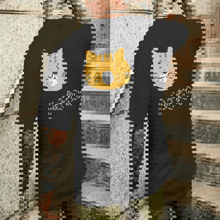 ねこさん『ふぇいす』茶トラ 猫 Neko【どうぶつフレンズ】フキゲンネコ 動物 ゆるかわいい キャラクター イラスト メンズTシャツ バックプリント 彼への贈り物