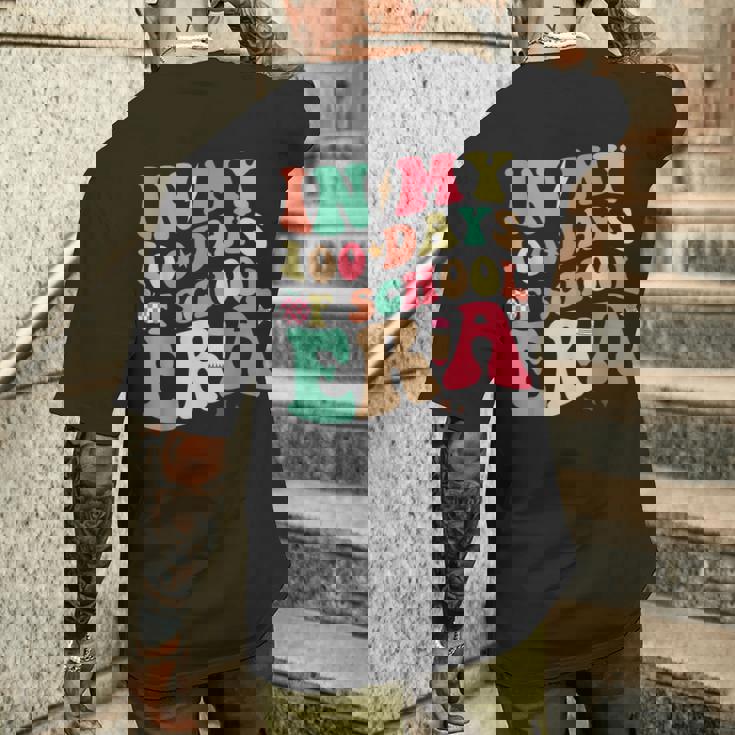 ぼくの学校の100日間の時代。学校教師100日目 メンズTシャツ バックプリント 彼への贈り物