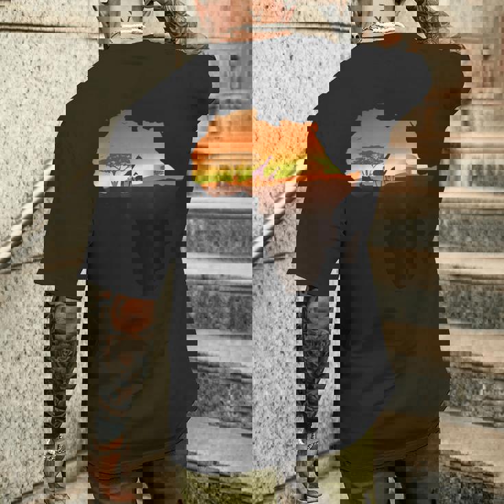 アフリカ キリン サバンナ サンライズ タンザニア ケニア アフリカ メンズTシャツ バックプリント 彼への贈り物