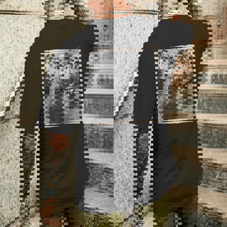 アライグマとカピバラ自撮り メンズTシャツ バックプリント 彼への贈り物