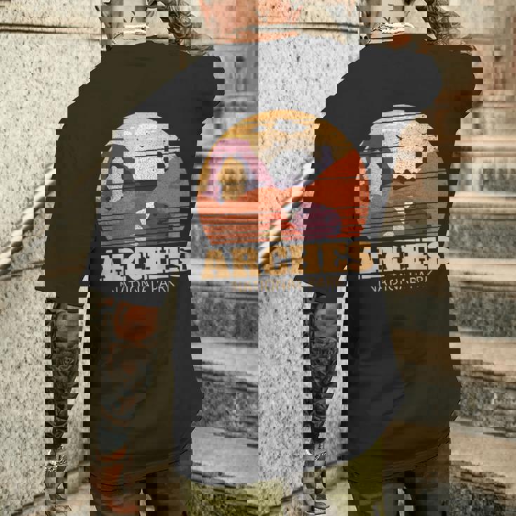 アーチーズ国立公園ユタ国立公園アーチーズ メンズTシャツ バックプリント 彼への贈り物