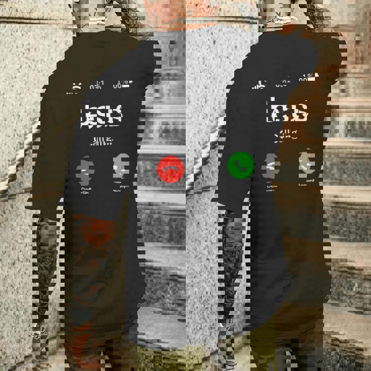 イエスは天国から呼びかけている-クリスチャンリビング メンズTシャツ バックプリント 彼への贈り物