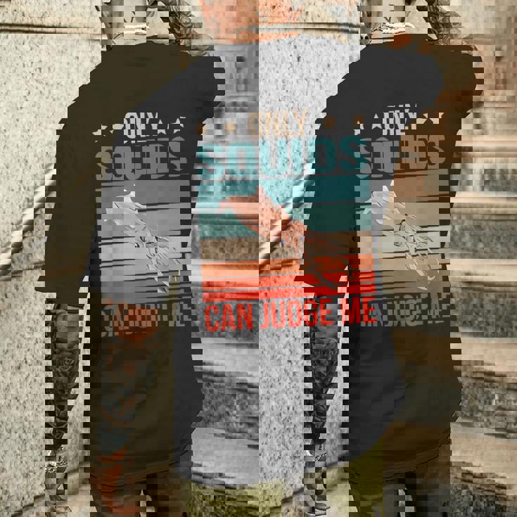 イカは私を判断できる 烏賊 イカ メンズTシャツ バックプリント 彼への贈り物