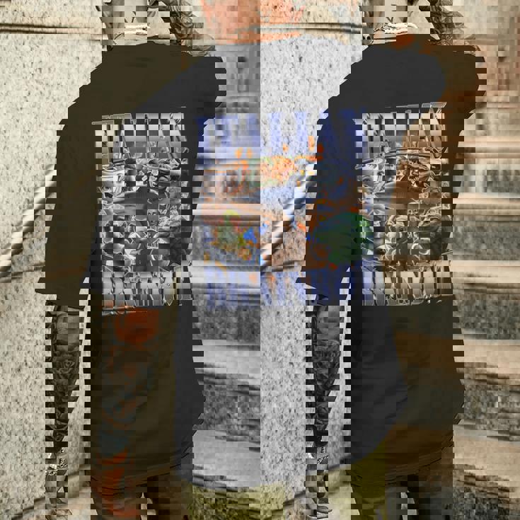 イタリア Brainrot 面白い トラララ クロコディロ ミーム ジョーク ブーツレッグ メンズTシャツ バックプリント 彼への贈り物