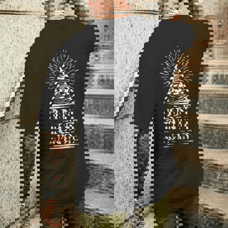 イルミナティ フリーメイソン 誰も信じるな メンズTシャツ バックプリント 彼への贈り物