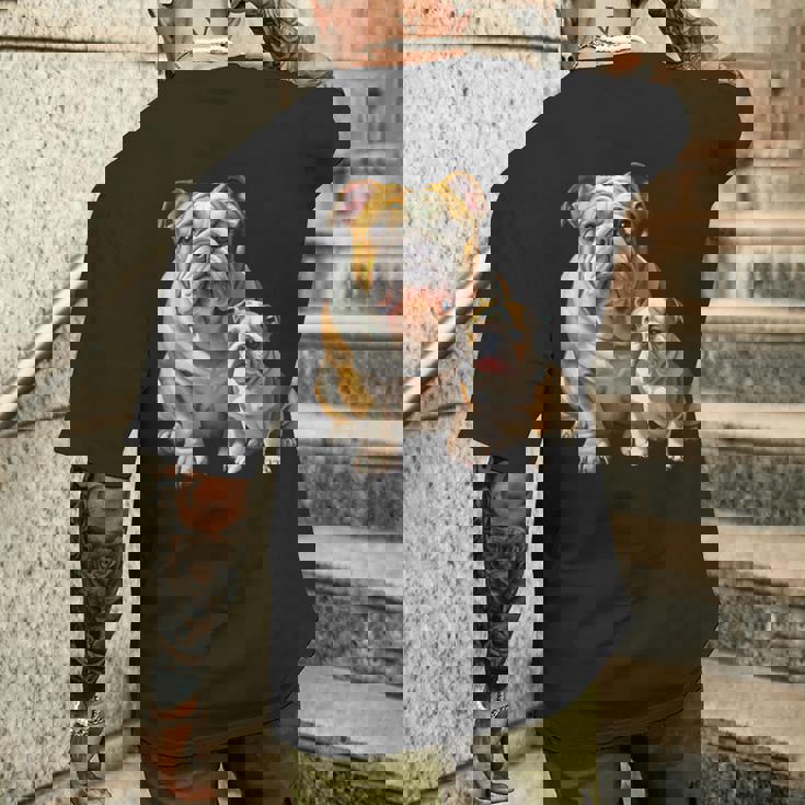 イングリッシュブルドッグの子犬とイングリッシュブルドッグ メンズTシャツ バックプリント 彼への贈り物