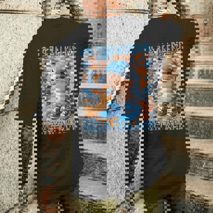 インターネットミーム 陽気なaiモンスター ロス トラレリトス ディセン メンズTシャツ バックプリント 彼への贈り物