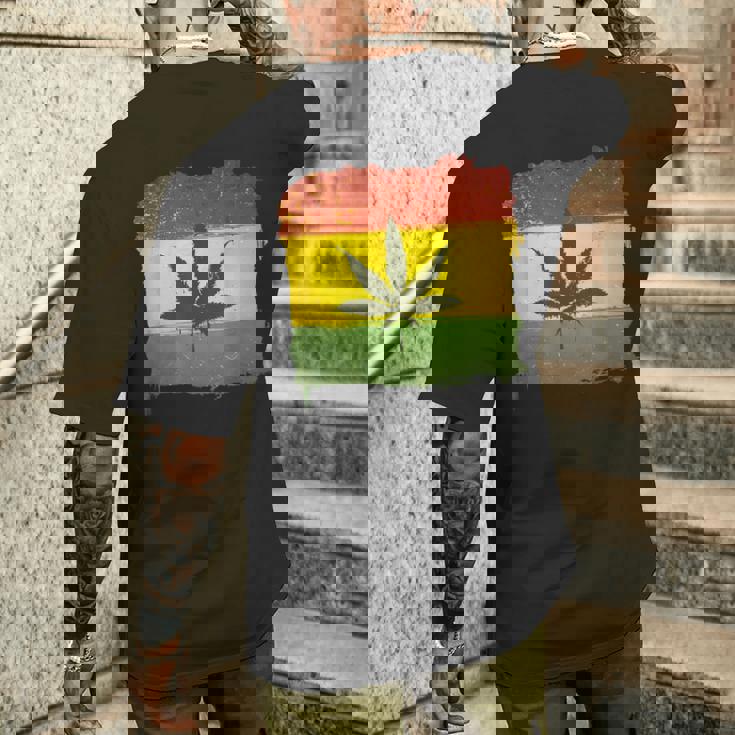 ウィード マリファナ ガンジャ リーフ ラスタ フラッグ 大麻 恋人 ギフト メンズTシャツ バックプリント 彼への贈り物