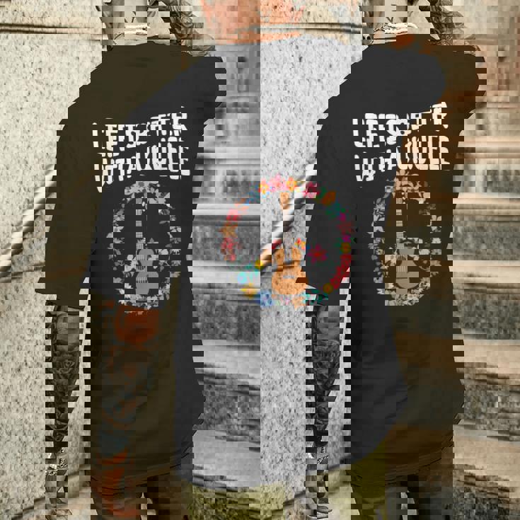 ウクレレで人生はもっと良い-ウクレレ愛好家 メンズTシャツ バックプリント 彼への贈り物