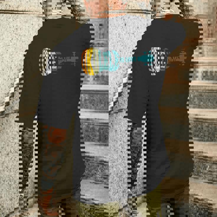 ウクレレ・イズ・ラブ アコースティック ハワイアン ミュージシャン ウクレレ アロハ ギター メンズTシャツ バックプリント 彼への贈り物