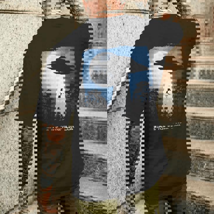 エイリアン アブダクション 牛 Ufo We Are Not Alone ギフト メンズTシャツ バックプリント 彼への贈り物