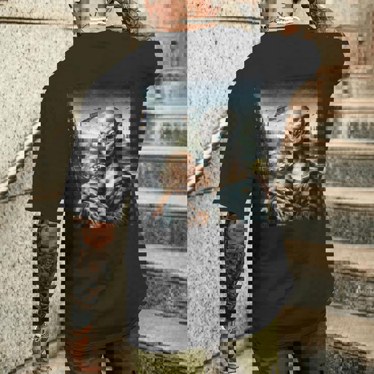 エイリアンホールディングヒューマンベイビーufo地球外接触tシャツ メンズTシャツ バックプリント 彼への贈り物