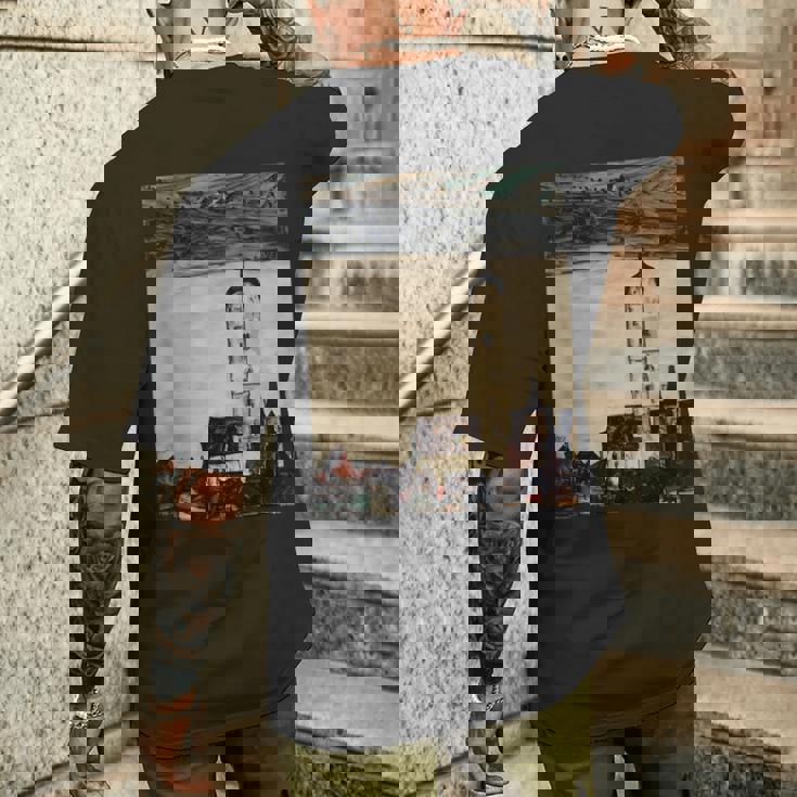 エゴン・シーレ作「ドナウ川のシュタインの教会」1913 メンズTシャツ バックプリント 彼への贈り物