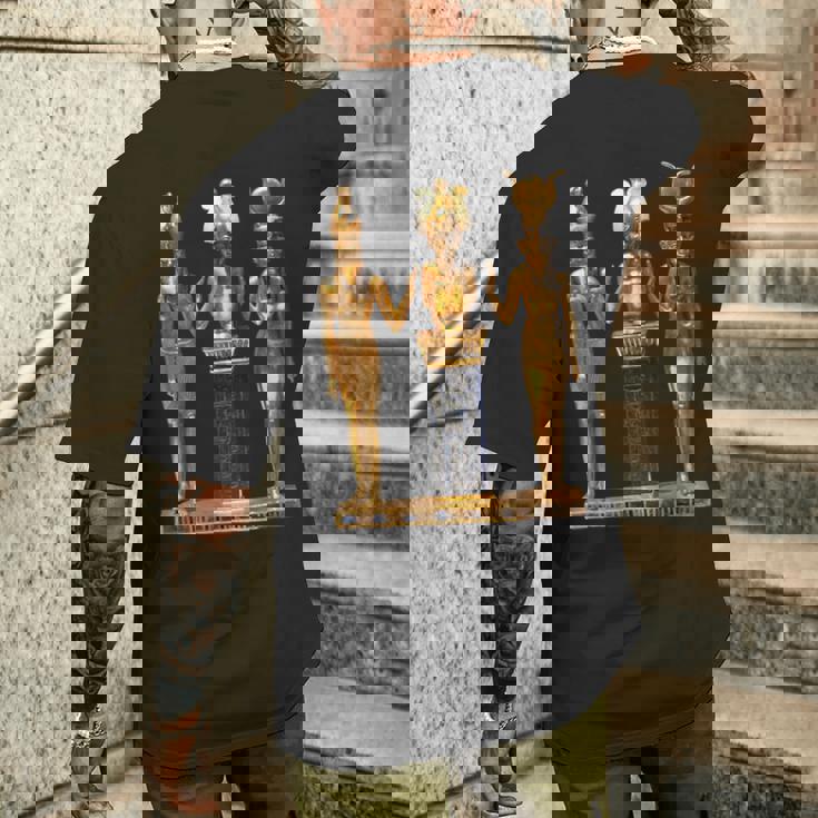 エジプト トリニティ ゴールデンホルス オシリスとイシスの像 メンズTシャツ バックプリント 彼への贈り物