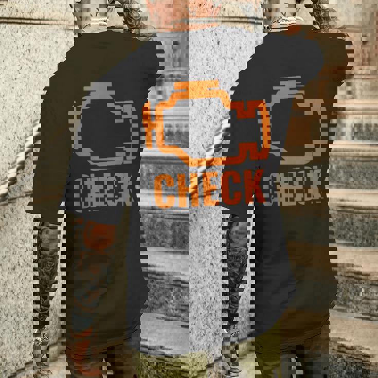 オレンジ色の車のエンジンダッシュボード警告灯 面白いメカニック。 メンズTシャツ バックプリント 彼への贈り物