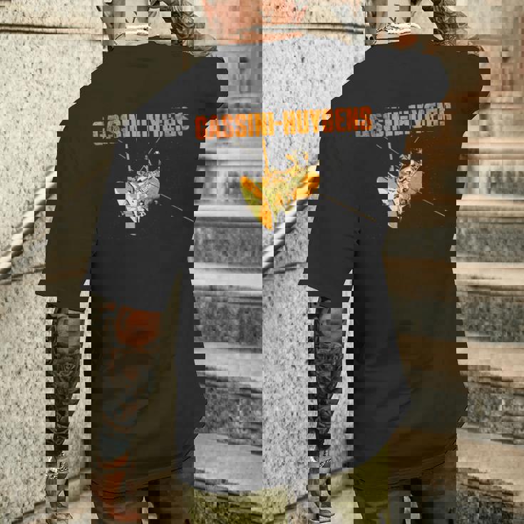 カッシーニ・ホイヘンス宇宙探査機 土星太陽系天文学 メンズTシャツ バックプリント 彼への贈り物