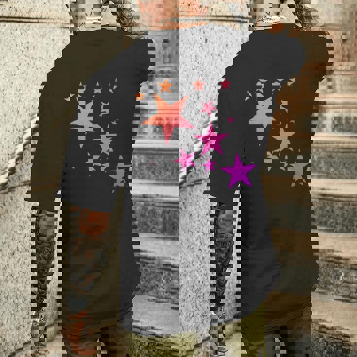カラフルなオレンジピンクの星、流れ星柄デザイン。 メンズTシャツ バックプリント 彼への贈り物