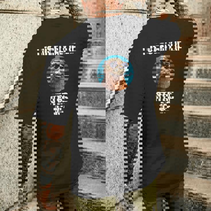 カワウソ 動物 カワウソ メンズTシャツ バックプリント 彼への贈り物