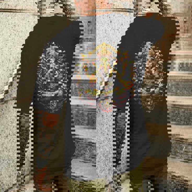 ガネーシュ ヨガ ヒンドゥー教 象 神 ガネーシャ プージャ ナマステ メンズTシャツ バックプリント 彼への贈り物