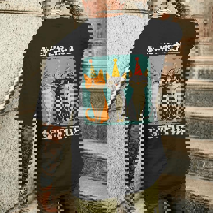 キャティチュード55歳 55歳の誕生日 猫好き 55歳 メンズTシャツ バックプリント 彼への贈り物