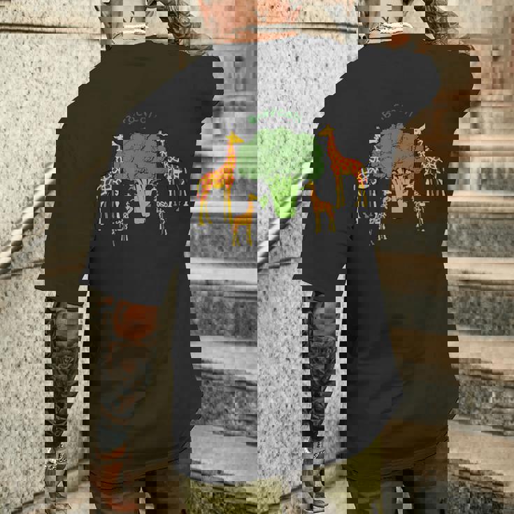 キリン ベジタリアンファミリー 食べる ブロッコリー メンズTシャツ バックプリント 彼への贈り物