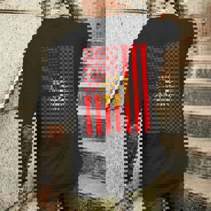 キルギス アメリカ 手拳 キルギス ルーツ アメリカ キルギス 国旗 メンズTシャツ バックプリント 彼への贈り物