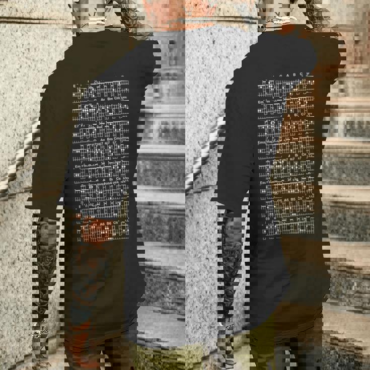 ギター 運指 コード一覧 音楽 ギフトアイデア おもしろ ギター奏者 クラシック ギタリスト コード表 おしゃれ メンズTシャツ バックプリント 彼への贈り物