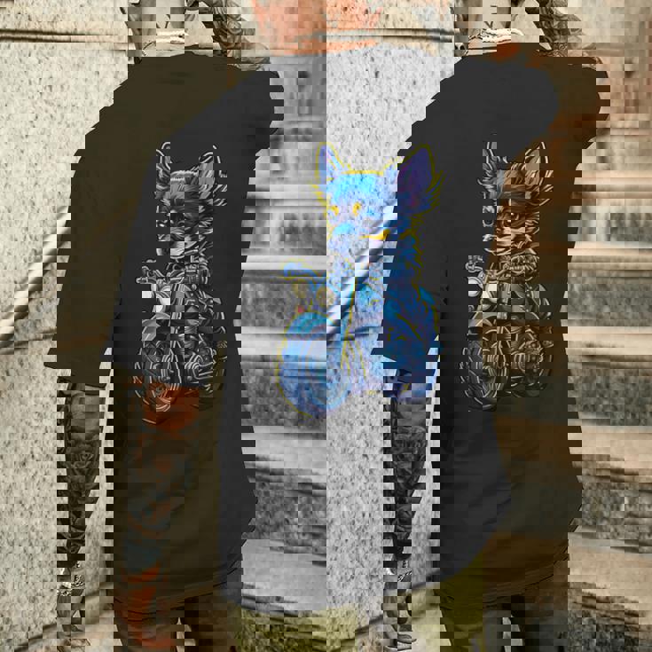 クリスマスにバイクを運転するかわいいチワワ。 メンズTシャツ バックプリント 彼への贈り物