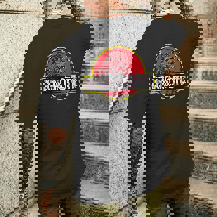 クリスマス用のかわいくて楽しいカワウソ。 メンズTシャツ バックプリント 彼への贈り物