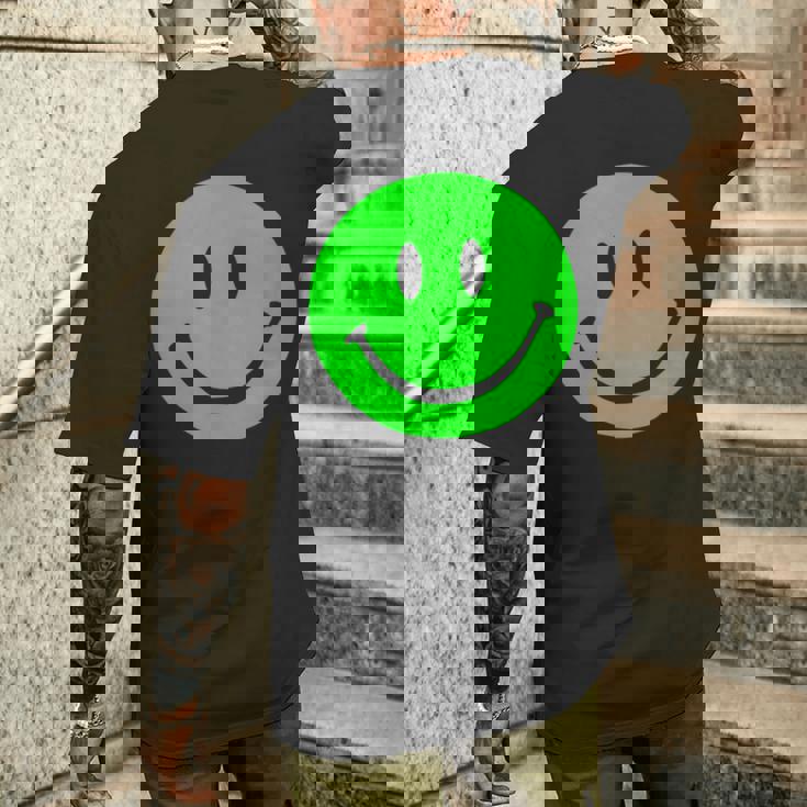 グリーン スマイリーフェイス レトロ グリーン ハッピーフェイス メンズTシャツ バックプリント 彼への贈り物