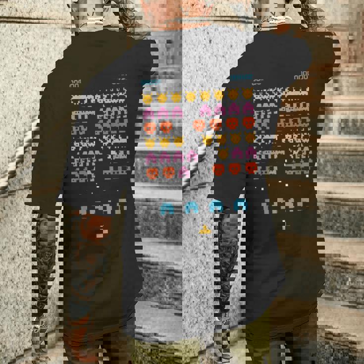 ゲーム愛好家のためのレトロなゲーマー。 メンズTシャツ バックプリント 彼への贈り物