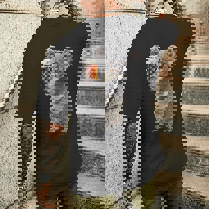 コアラ ビールを飲む リアル メンズTシャツ バックプリント 彼への贈り物