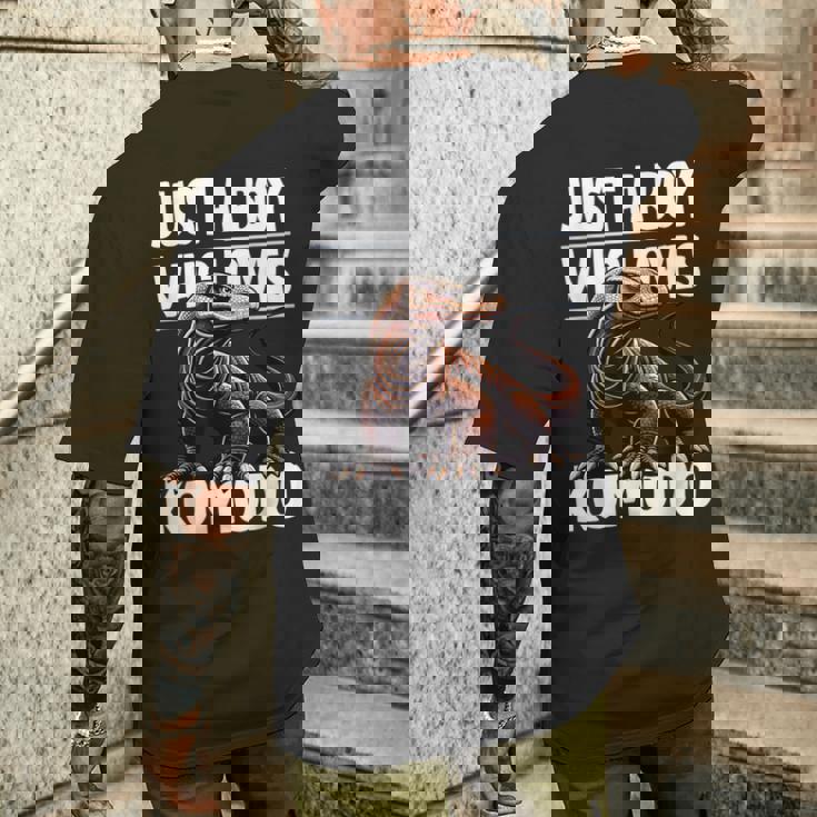 コモドドラゴンを愛するただの少年 男の子 キッズ メンズTシャツ バックプリント 彼への贈り物