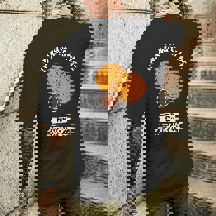 コロッケ 食好き、いつもコロッケを食べる時間だ メンズTシャツ バックプリント 彼への贈り物