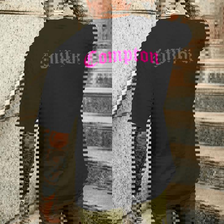 コンプトン、カリフォルニアピンクグラフィック メンズTシャツ バックプリント 彼への贈り物