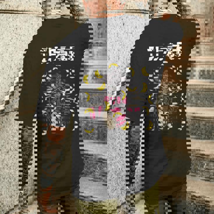 ゴリラ豪雨 面白い ネタ ゴリラ ジョーク ドラマー ドラム好き バンド好き ギャグ ギャグ好き おもしろ ダジャレ メンズTシャツ バックプリント 彼への贈り物