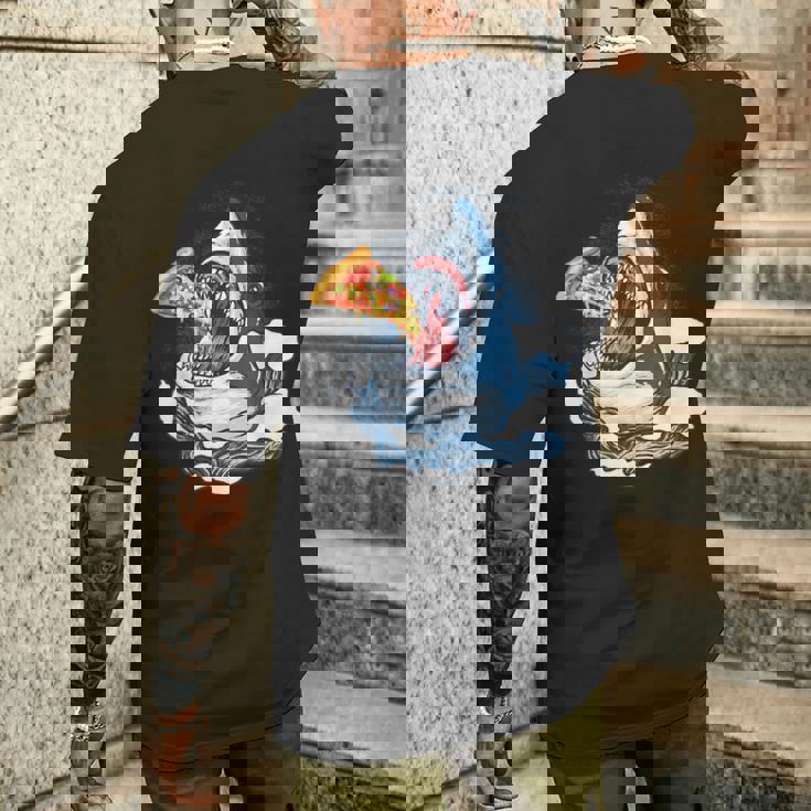 サメが食べるピザ サメグッズ ジョーズ メンズTシャツ バックプリント 彼への贈り物