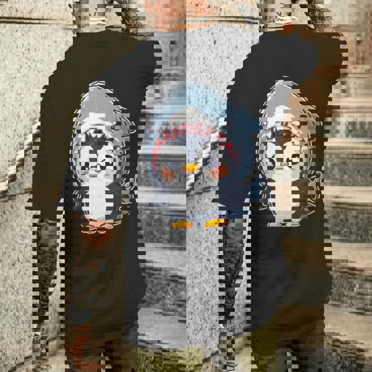 サメのコスチュームを着た面白いペンギン メンズTシャツ バックプリント 彼への贈り物