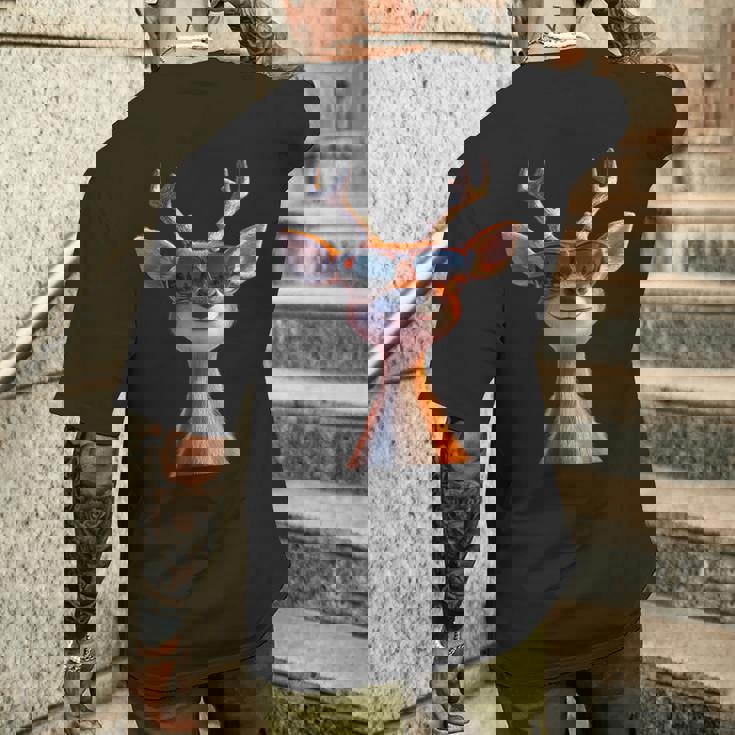 サングラスの角を持つ雄鹿狩猟鹿トナカイ赤鹿 メンズTシャツ バックプリント 彼への贈り物