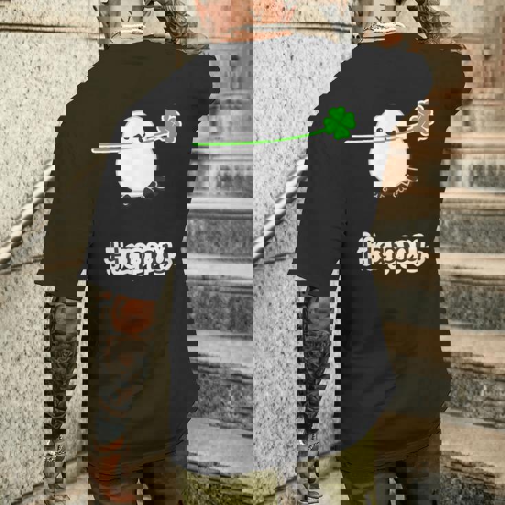 シマエナガ『四つ葉のクローバー』白い鳥【どうぶつフレンズ】動物 ゆるくて かわいい キャラクター イラスト メンズTシャツ バックプリント 彼への贈り物